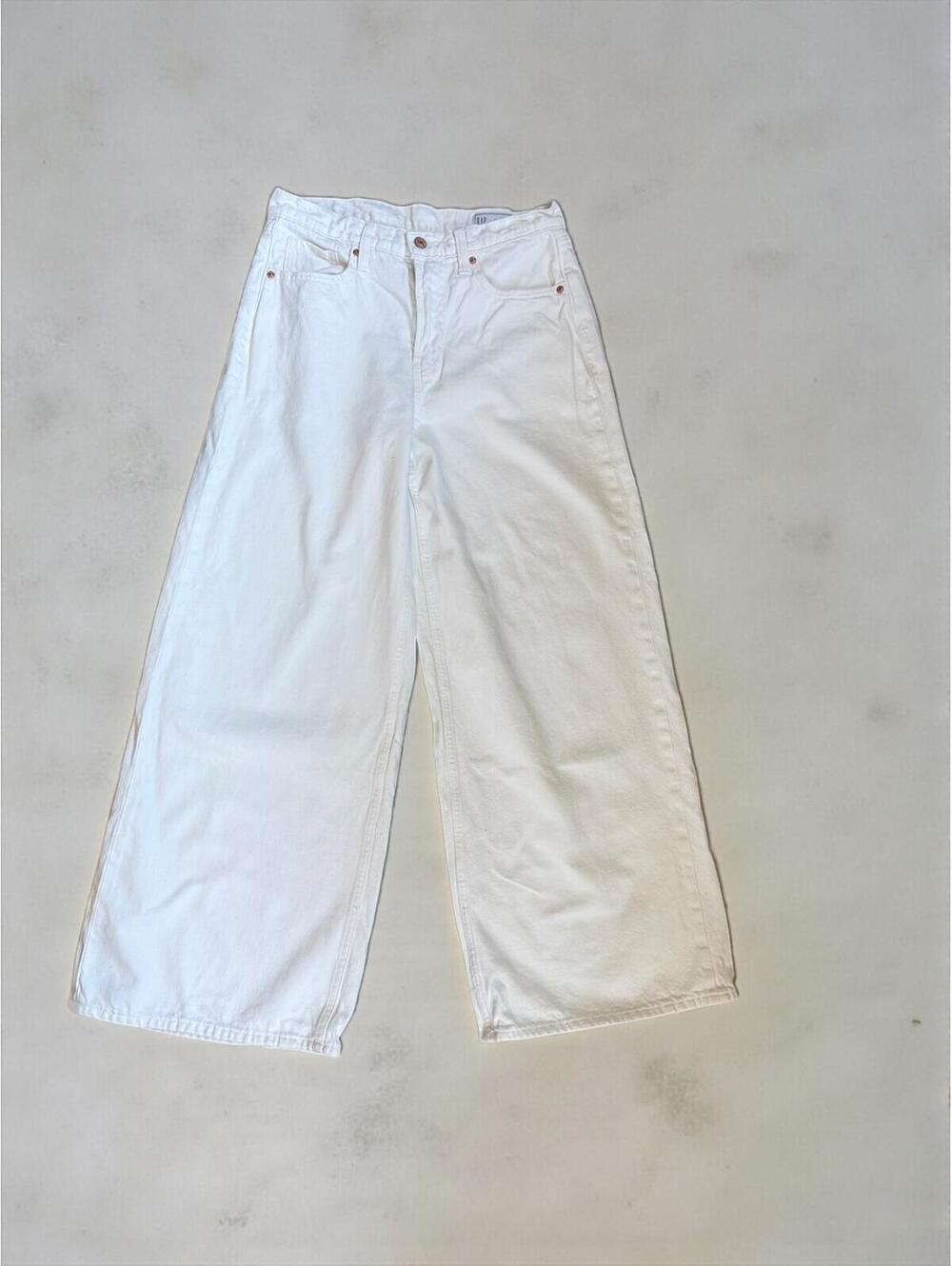 Gap low rise, wide leg Jeans, size 2